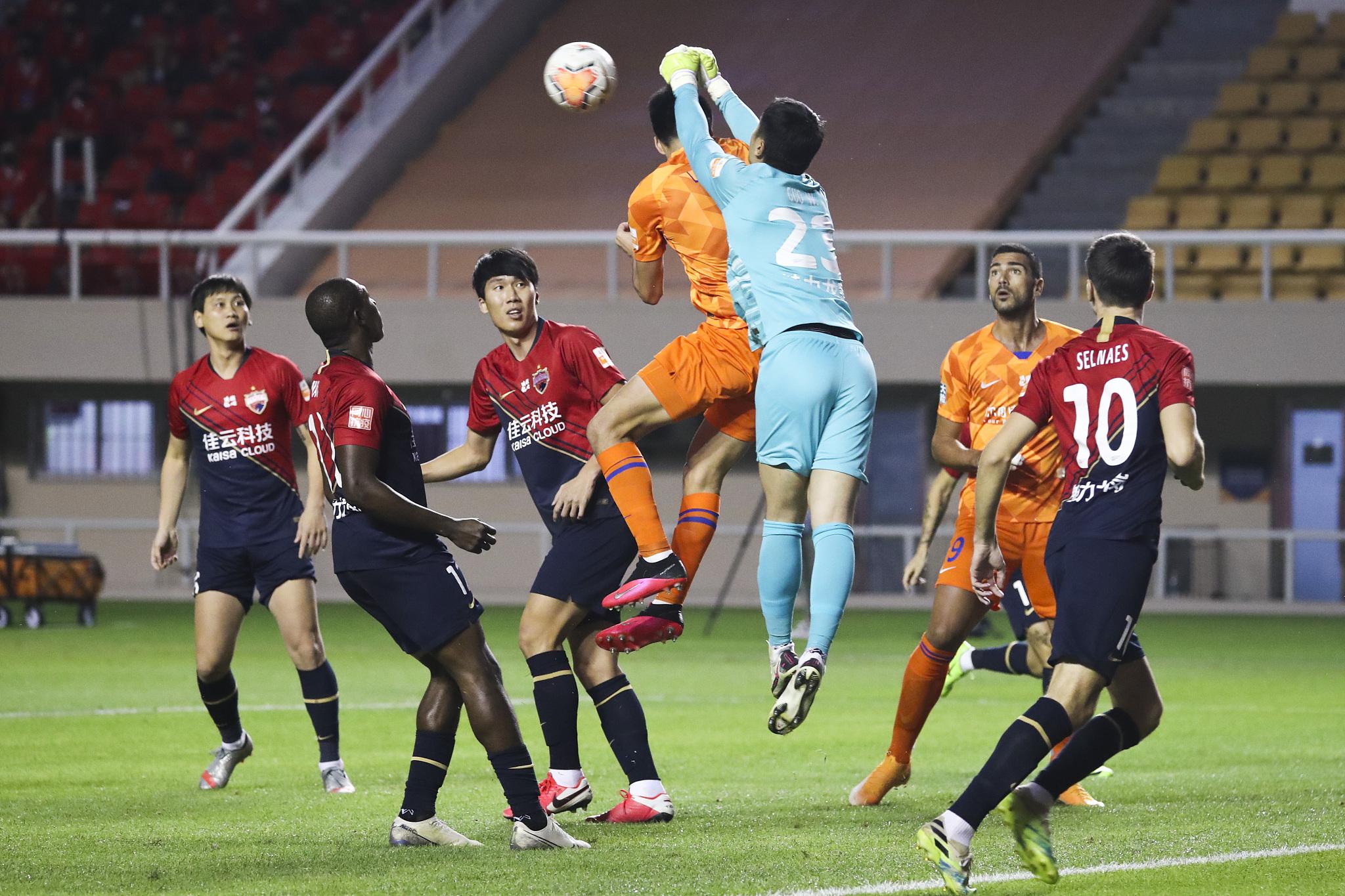 南宫娱乐-山东鲁能主场0-0被深圳佳兆业逼平