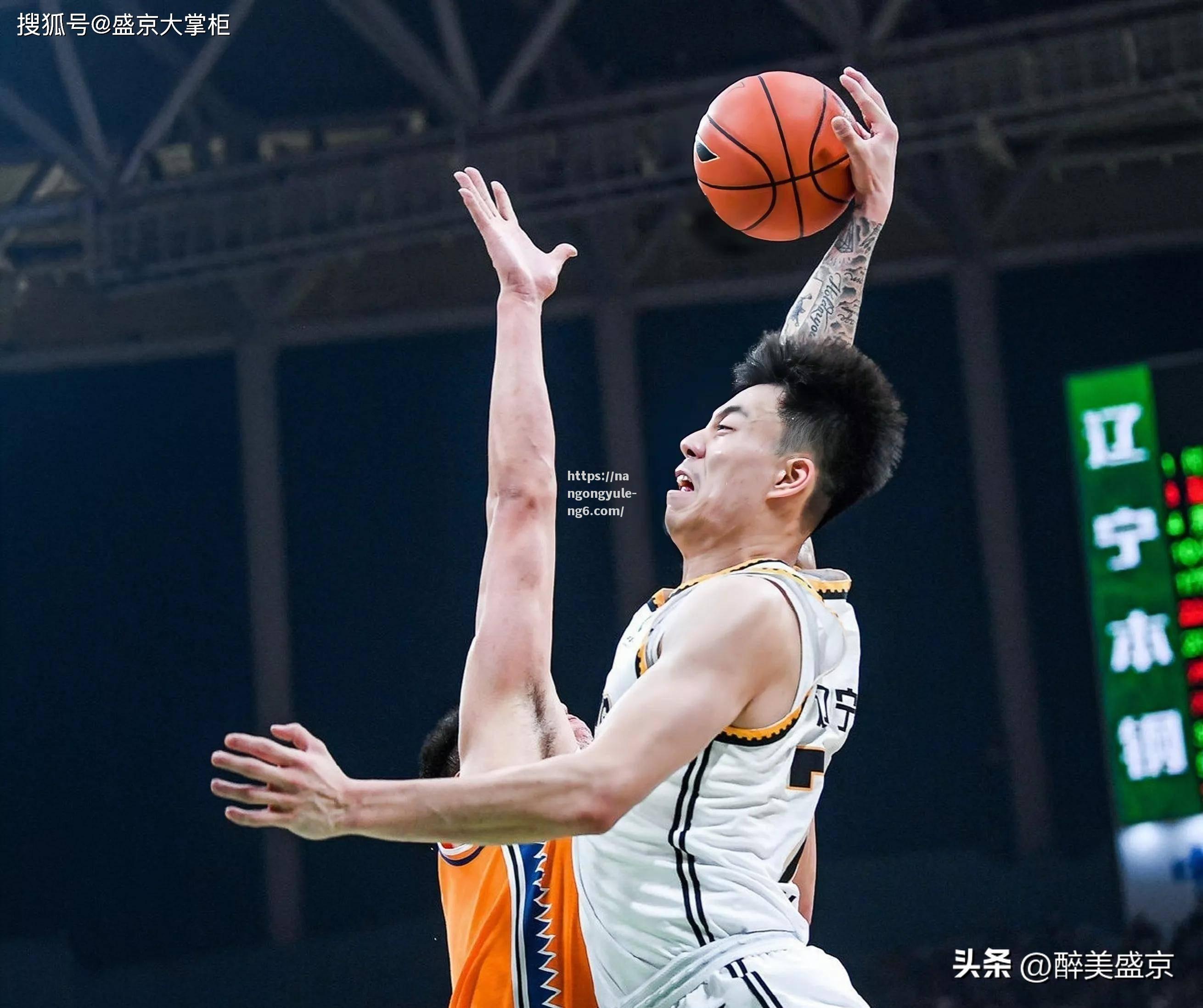 南宫娱乐-传奇CBA选手参与CBA2024-2025赛季开幕式,现场彩排萌翻观众_